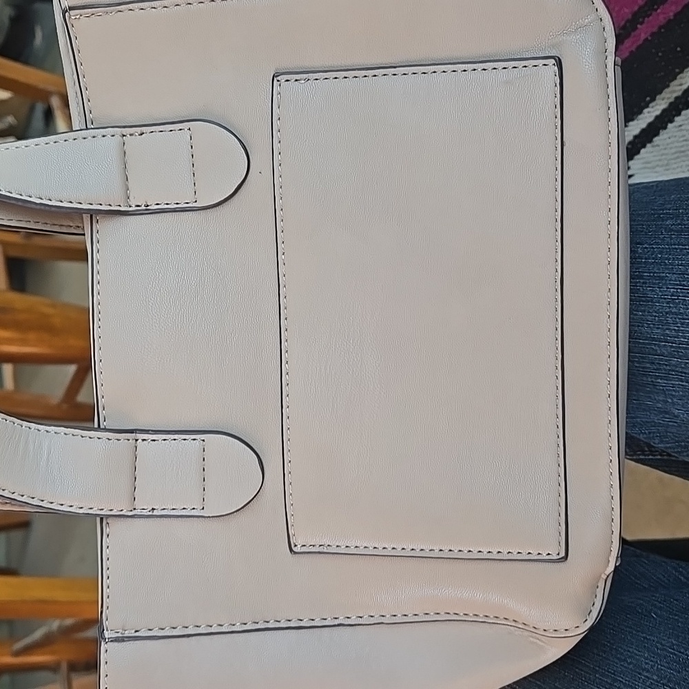Bag. - Picture 2 of 4